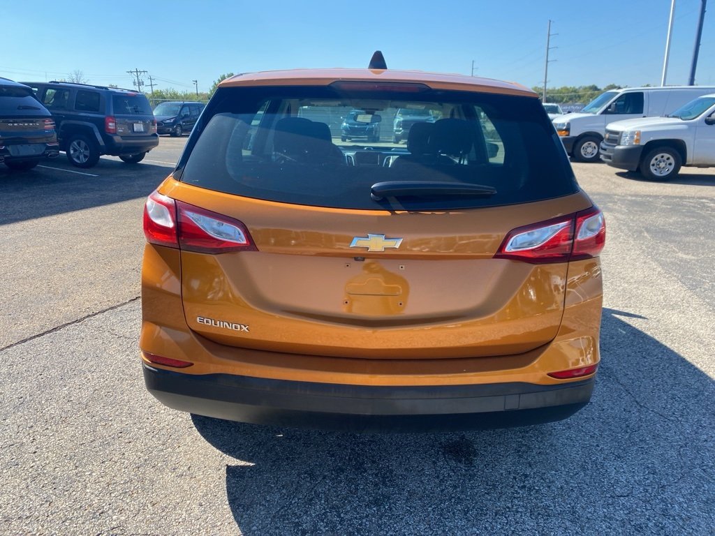 2019 Chevrolet Equinox LS photo 3