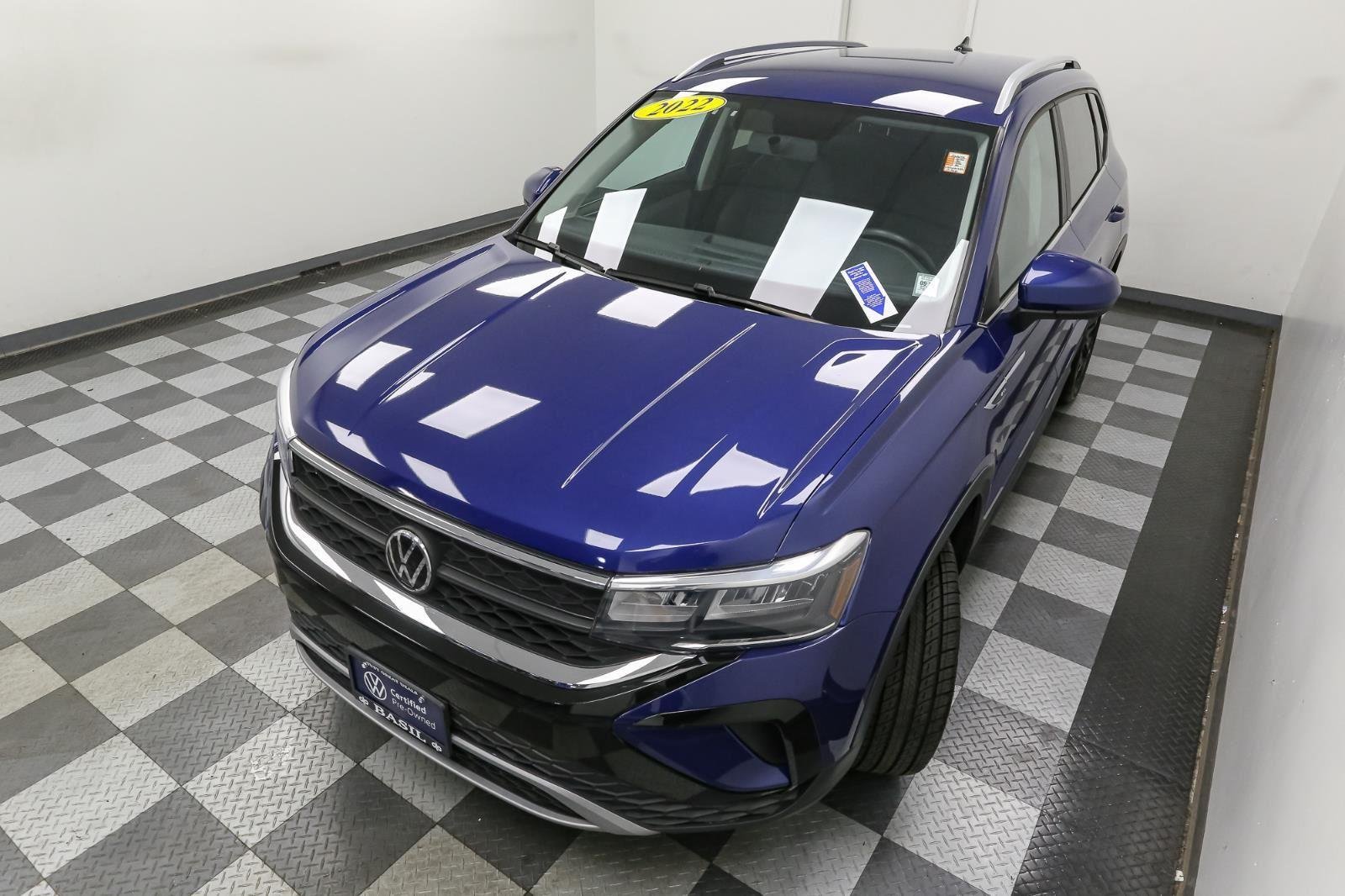 2022 Volkswagen Taos SE photo 3