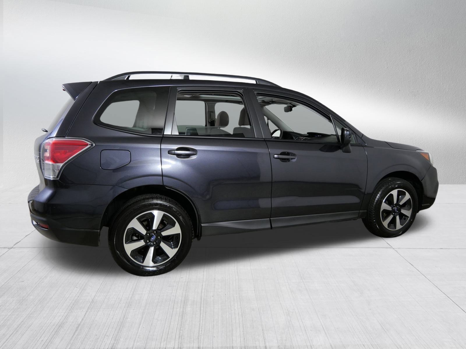 2017 Subaru Forester Premium photo 8
