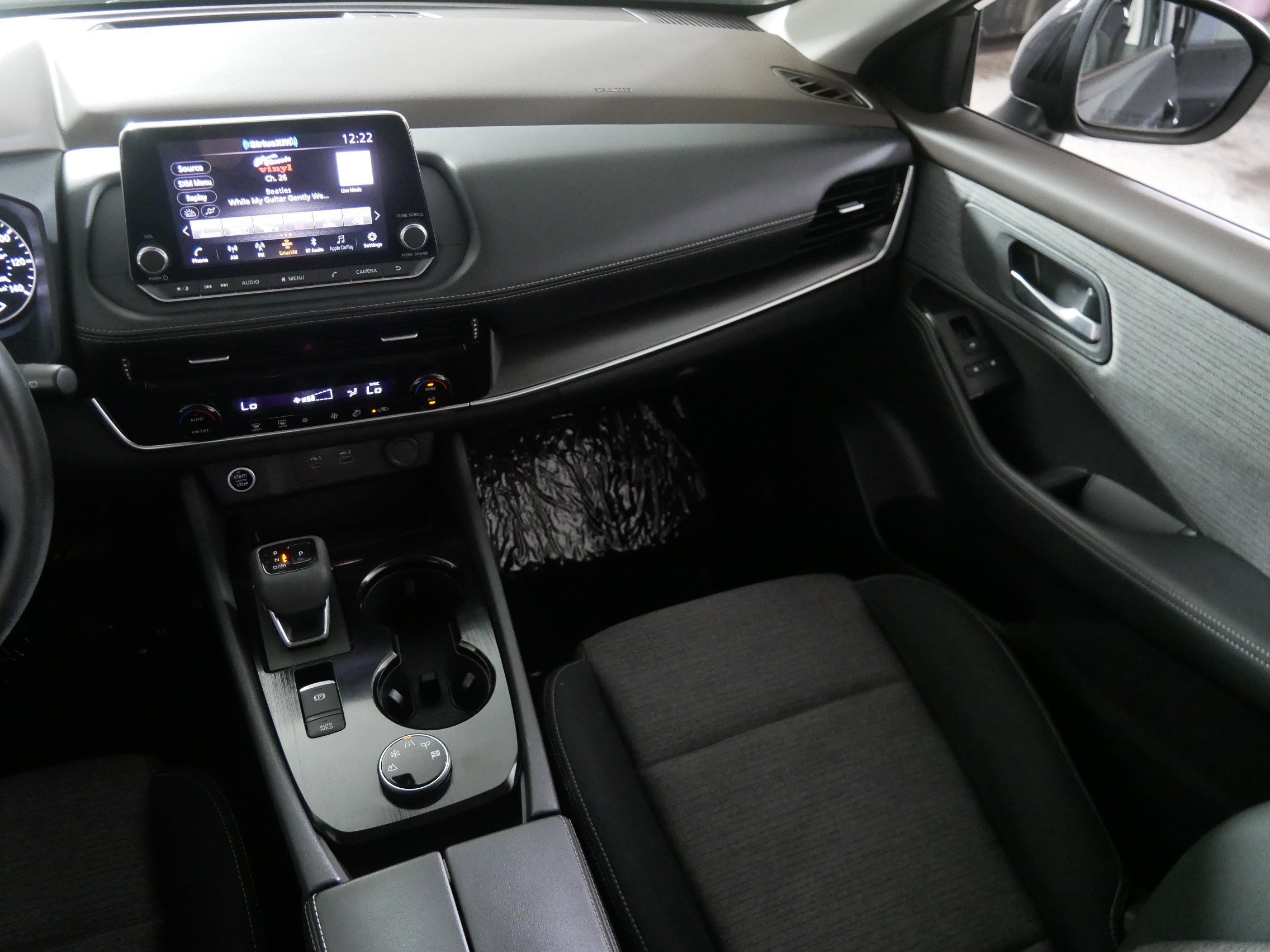 2022 Nissan Rogue SV photo 10