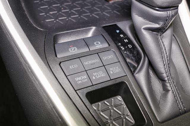 2025 Toyota RAV4 XLE photo 26
