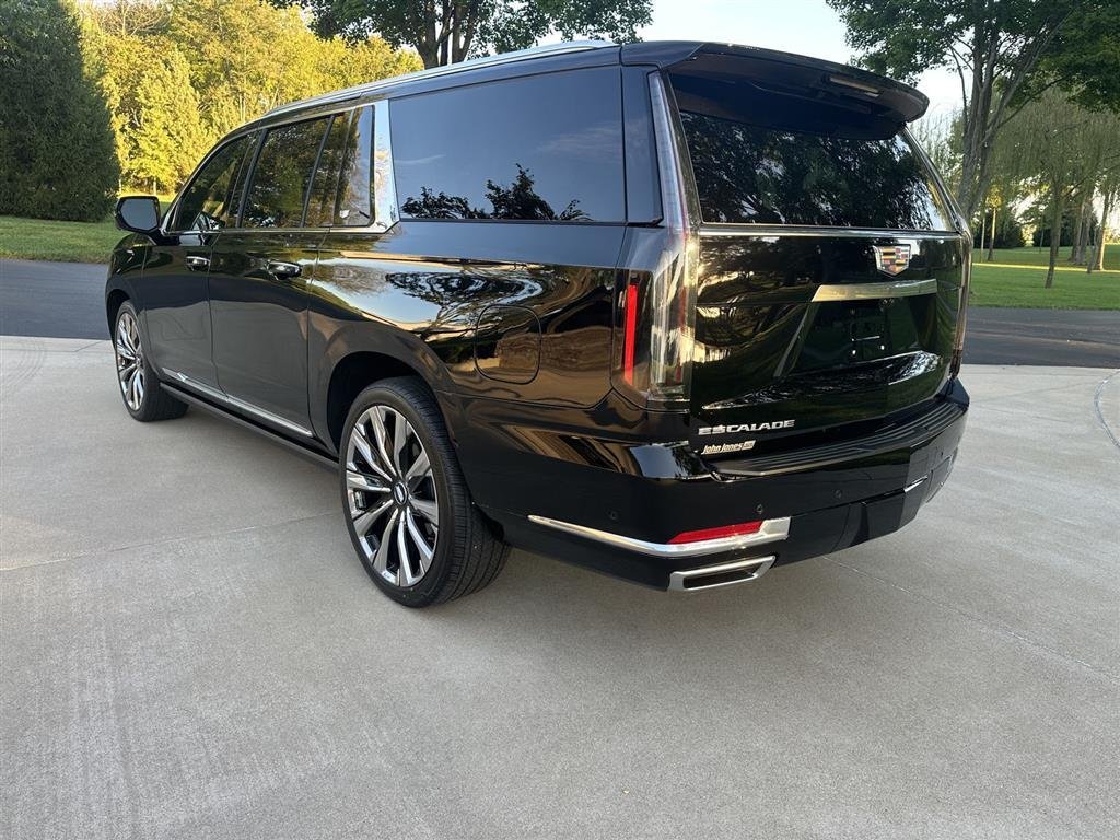 2025 Cadillac Escalade ESV Premium Luxury Platinum photo 4