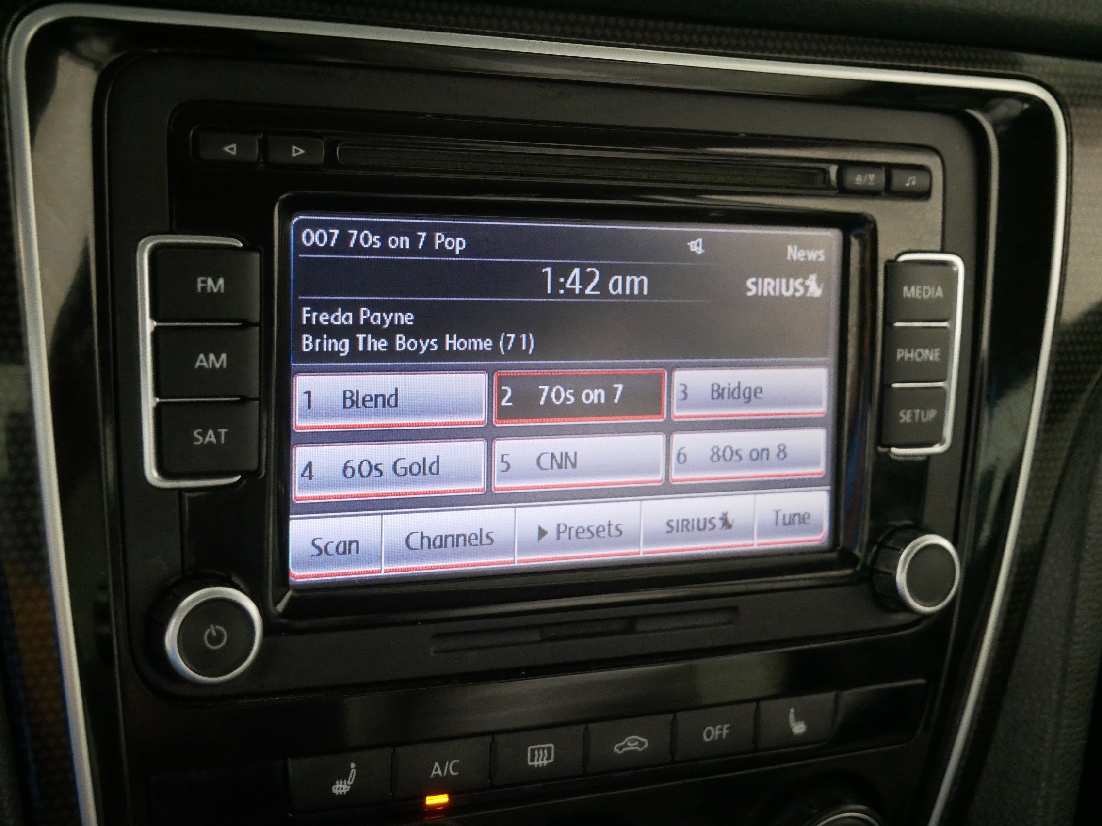 2015 Volkswagen Passat SE photo 19