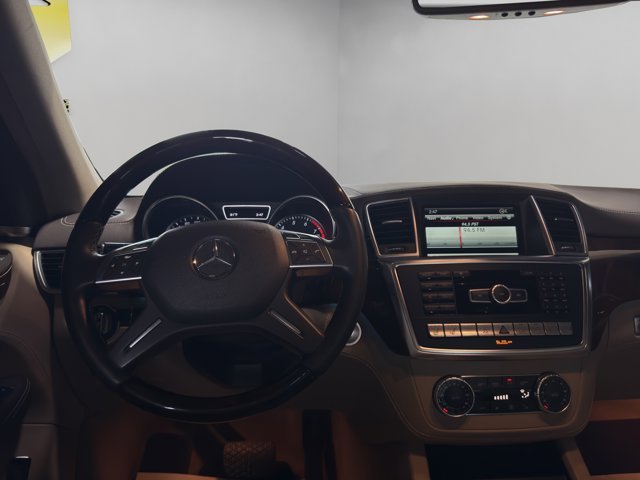 2014 Mercedes Benz ML 550 photo 12