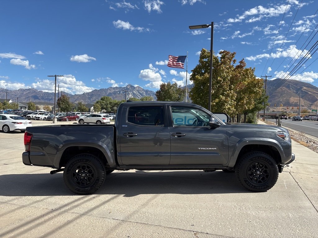 2020 Toyota Tacoma SR5 photo 3