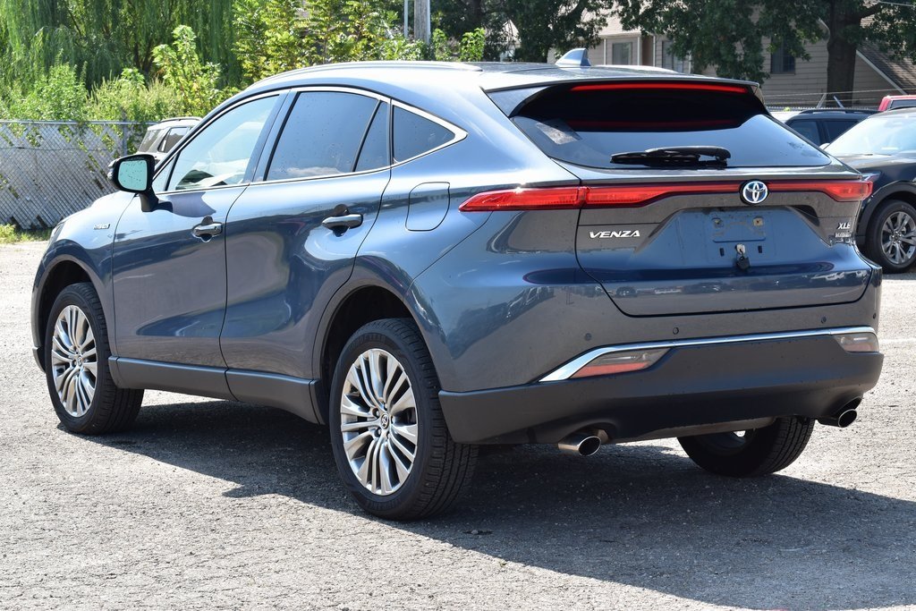 2021 Toyota Venza XLE photo 3