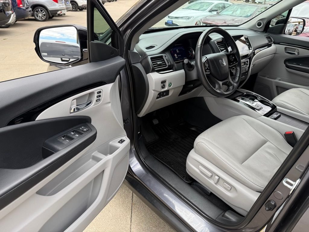 2021 Honda Pilot Touring photo 7
