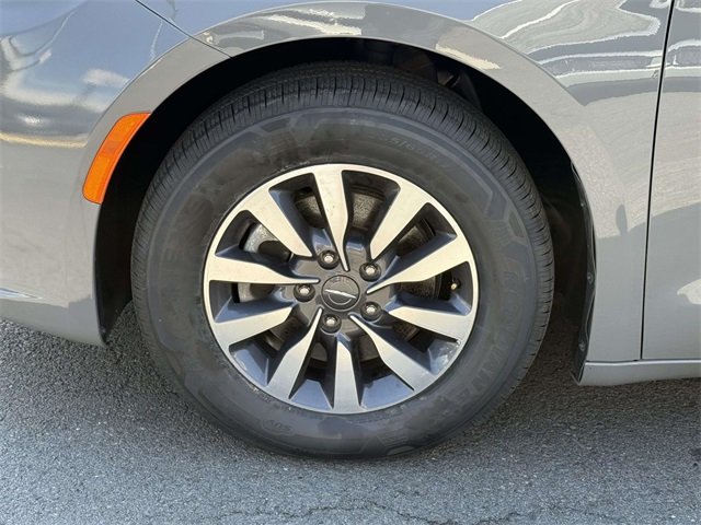 2023 Chrysler Pacifica Hybrid Touring L photo 11