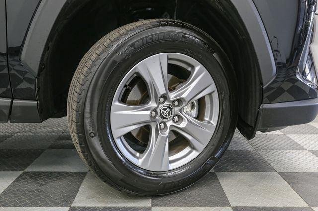2025 Toyota RAV4 XLE photo 13