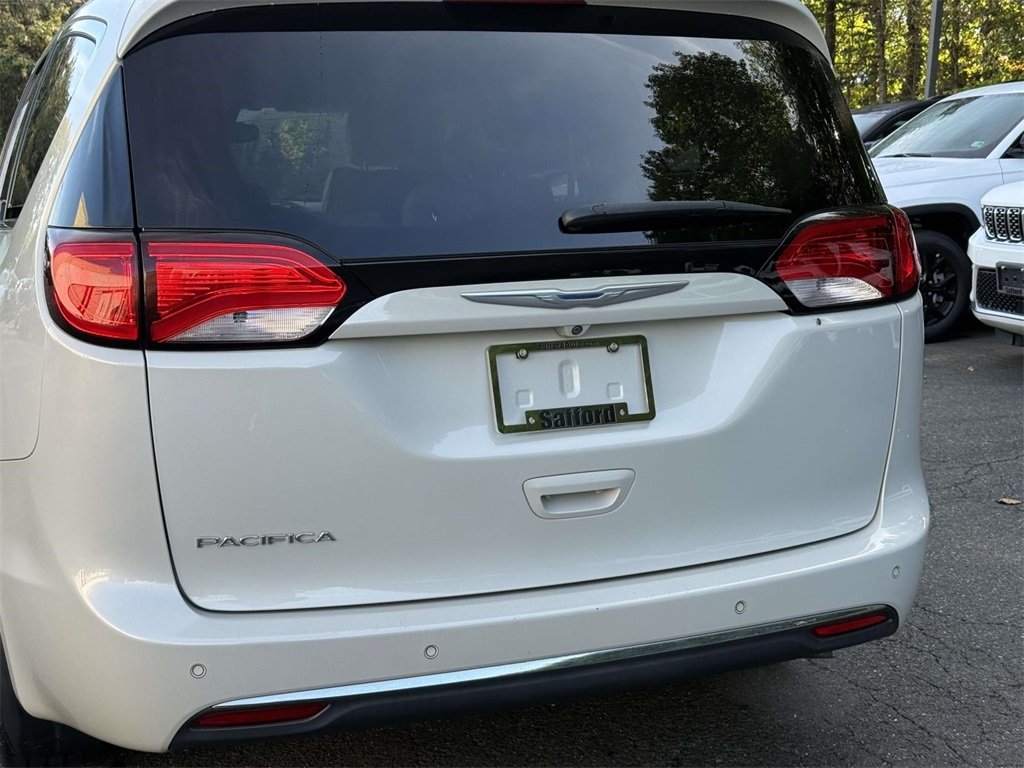 2017 Chrysler Pacifica Touring Plus photo 9