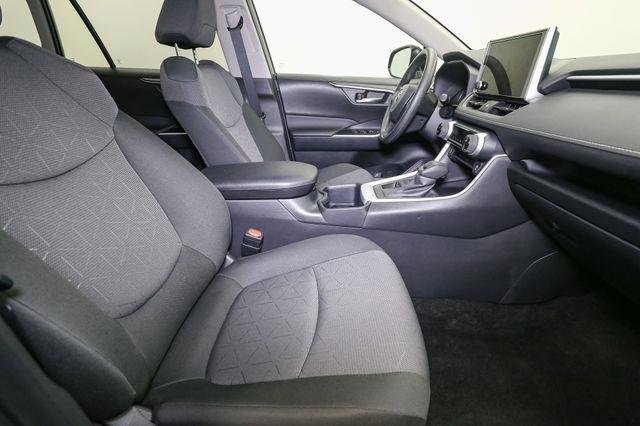 2025 Toyota RAV4 XLE photo 15