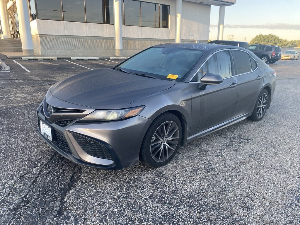 2023 Toyota Camry SE photo 3