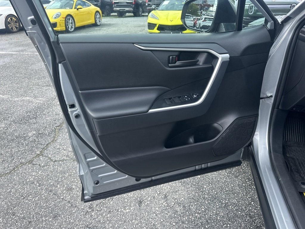 2025 Toyota RAV4 LE photo 21