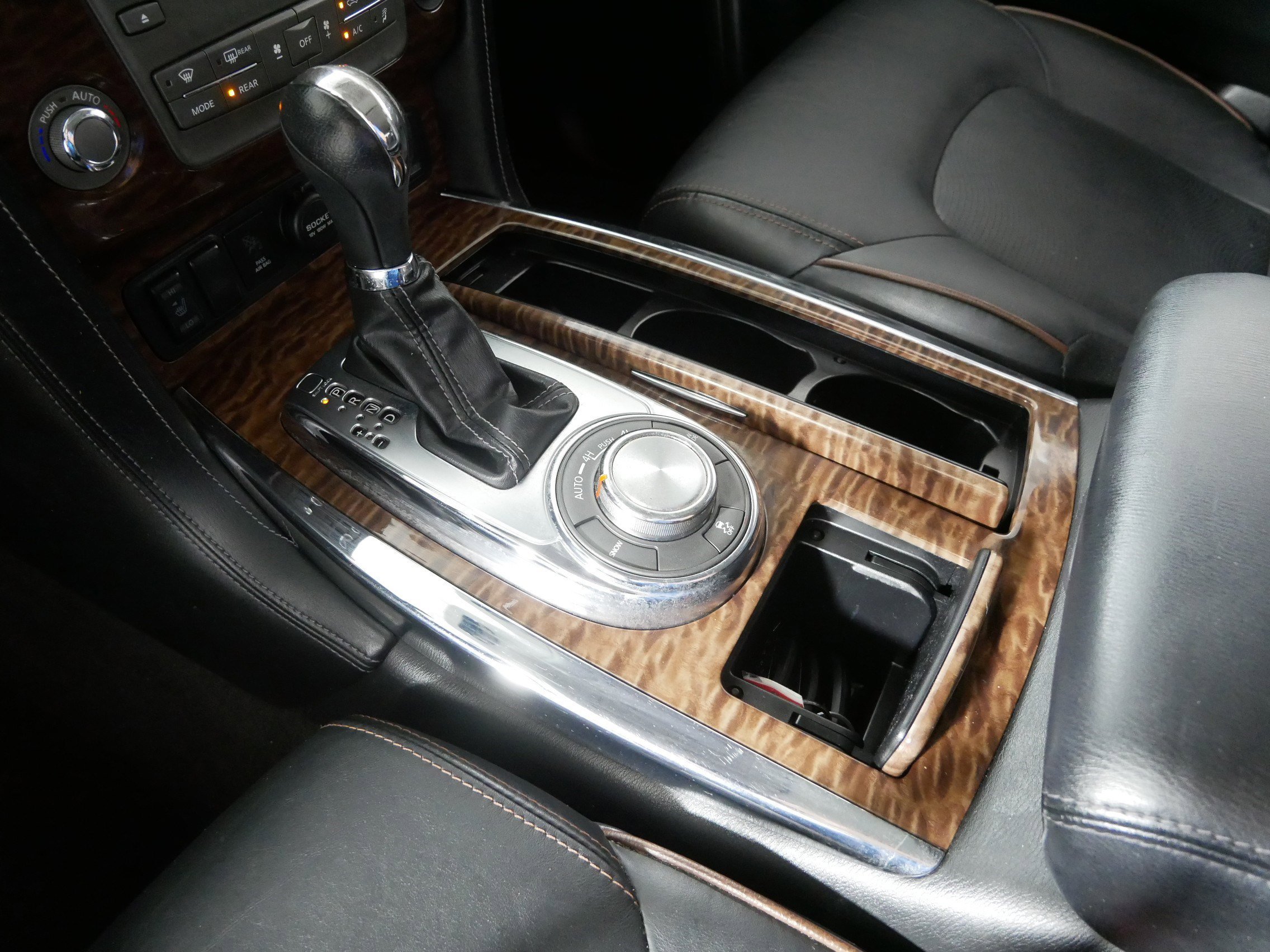 2019 Nissan Armada SL photo 21