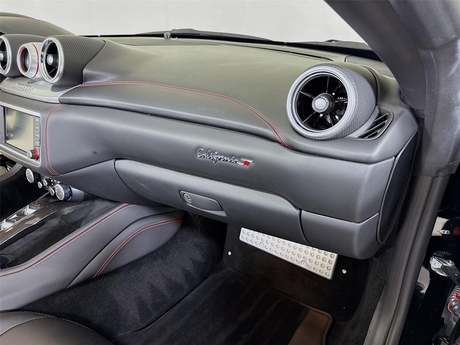 2018 Ferrari California T photo 31