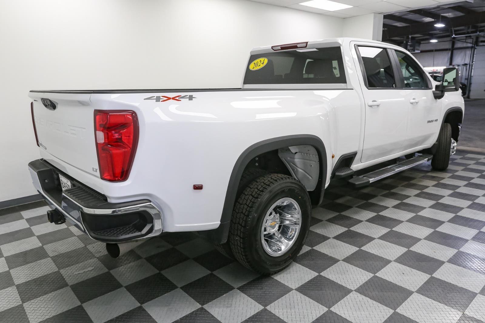 2024 Chevrolet Silverado 3500HD LT photo 9