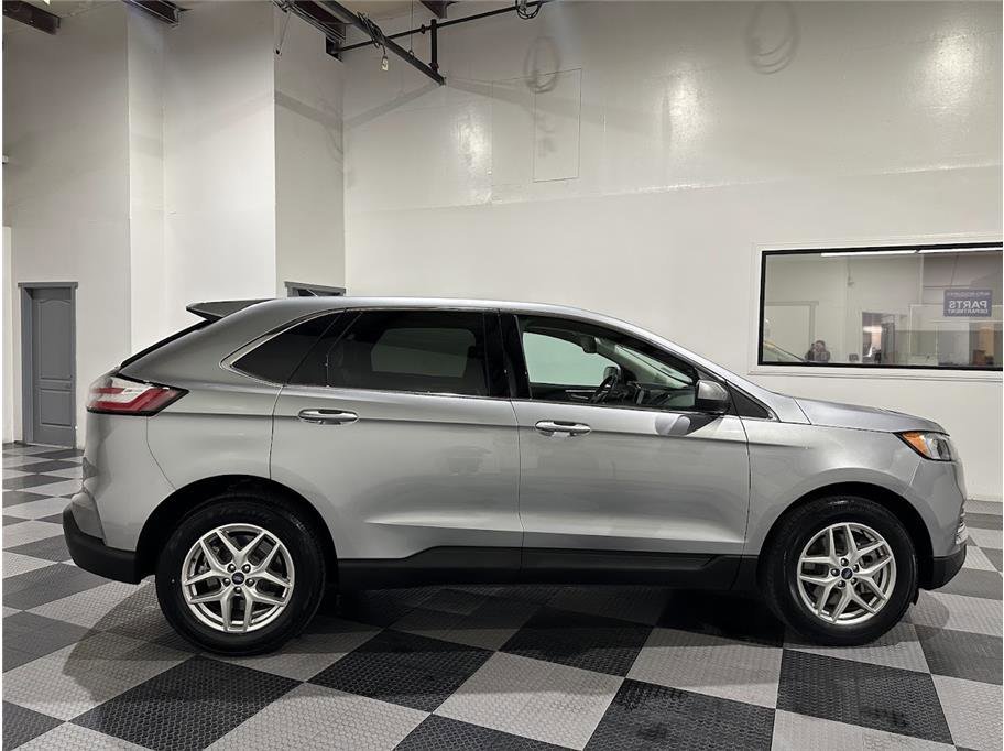 2022 Ford Edge SEL Sport photo 4