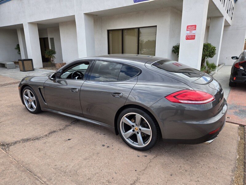 2016 Porsche Panamera Base photo 3