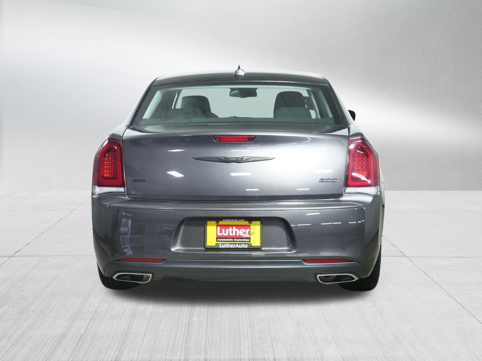 2022 Chrysler 300 Touring photo 6