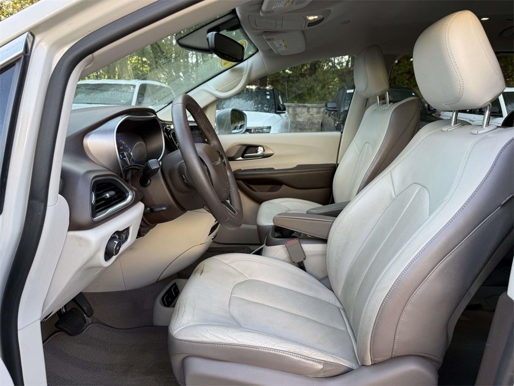 2017 Chrysler Pacifica Touring Plus photo 11