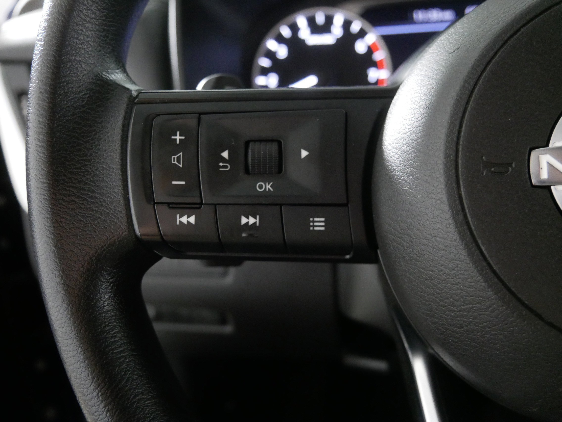 2023 Nissan Rogue S photo 27