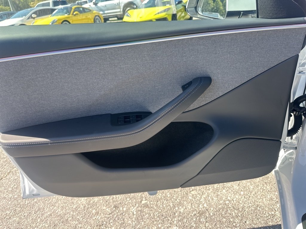 2025 Tesla Model 3 Long Range photo 25