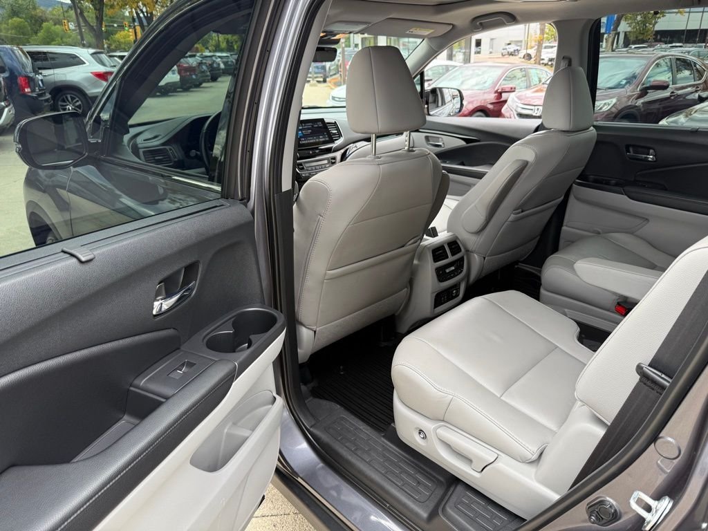 2021 Honda Pilot Touring photo 9