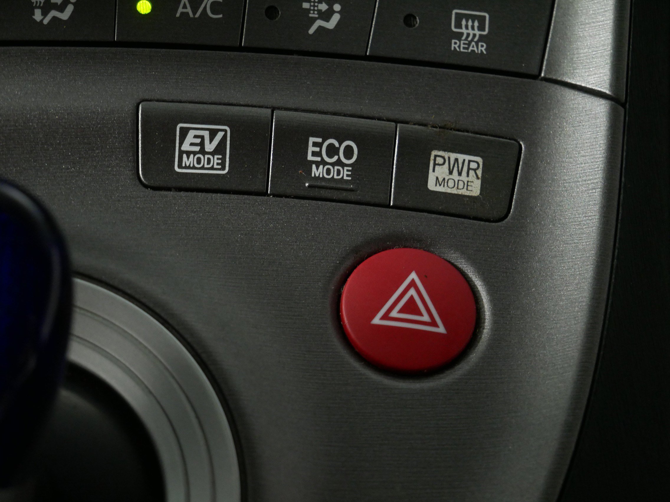 2015 Toyota Prius Five photo 28