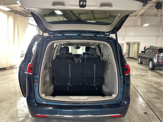 2022 Chrysler Pacifica Touring L photo 23