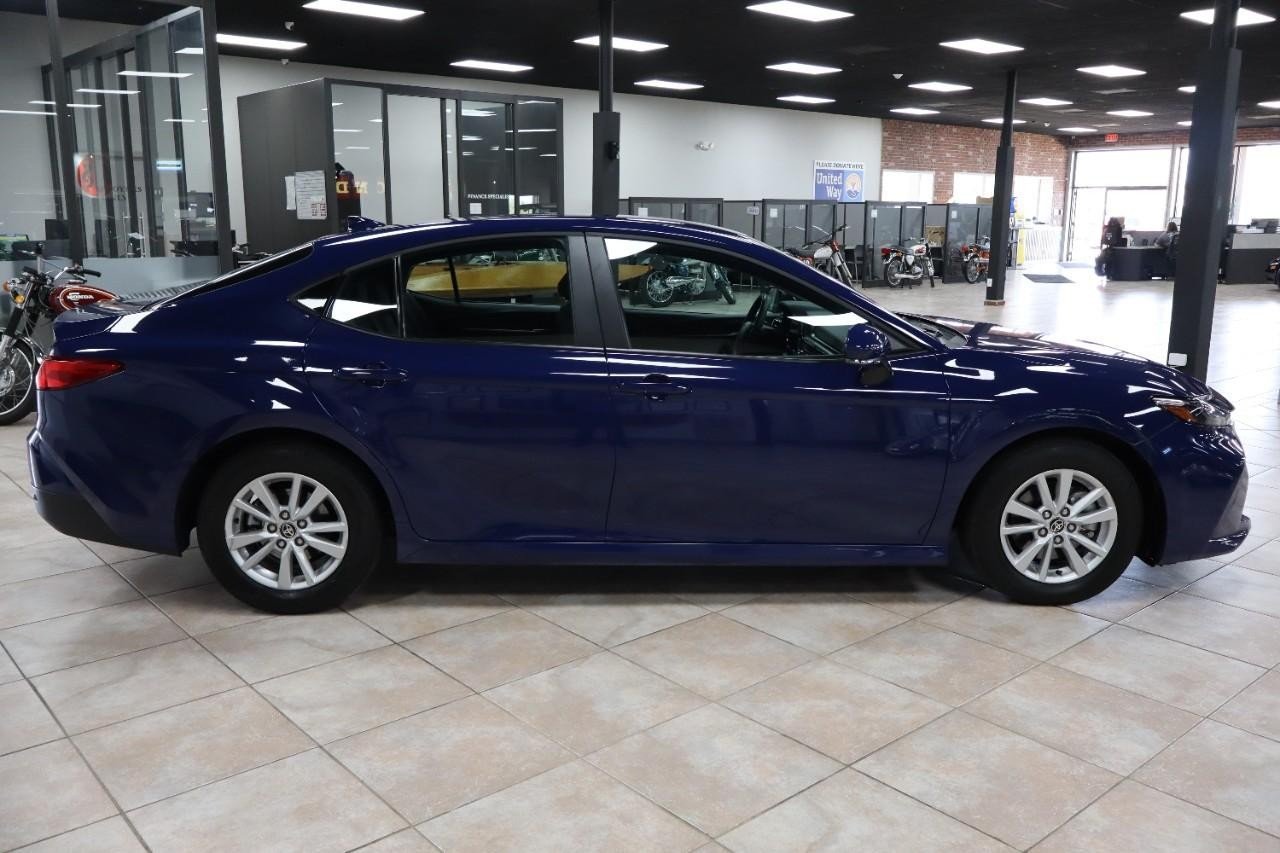 2025 Toyota Camry LE photo 6