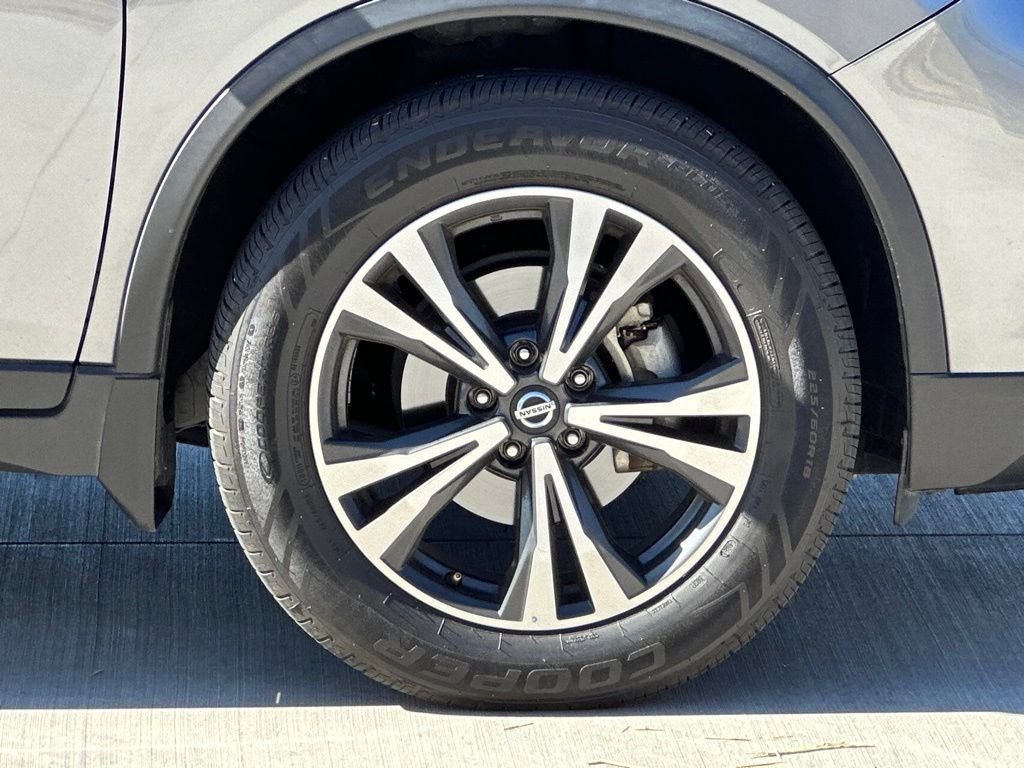 2019 Nissan Rogue SV photo 4