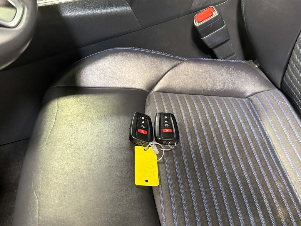 2019 Toyota RAV4 Hybrid XSE photo 16
