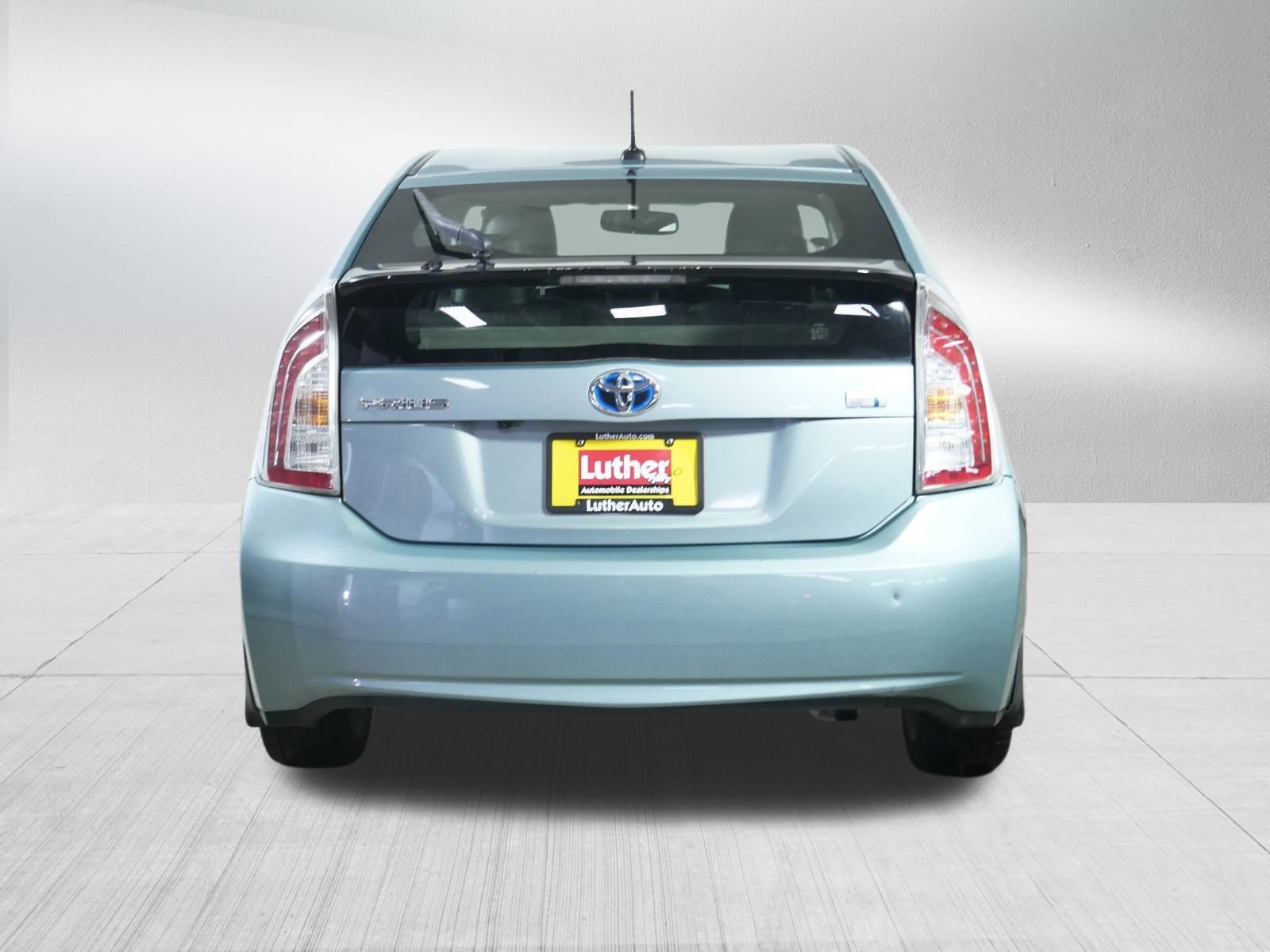 2015 Toyota Prius Five photo 6