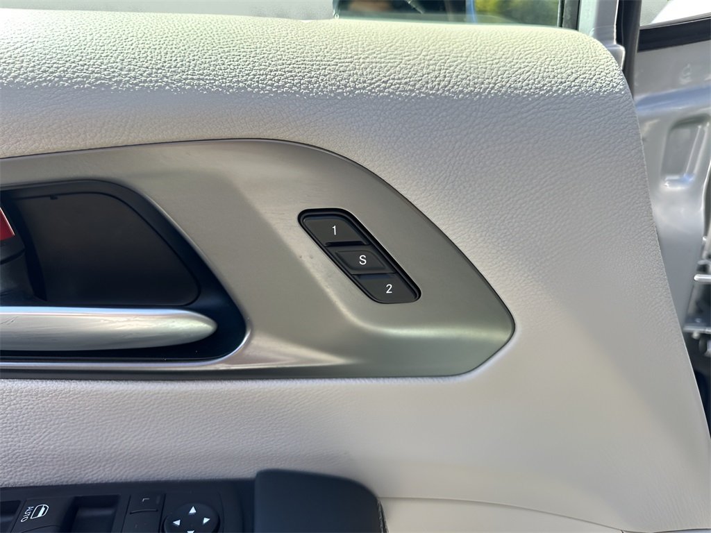 2024 Chrysler Pacifica Touring L photo 11