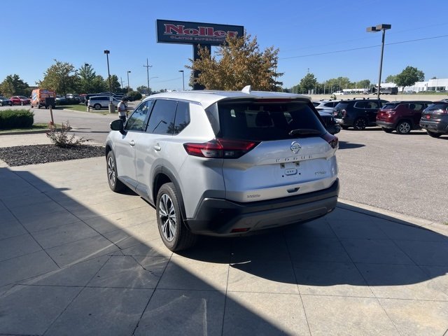 2021 Nissan Rogue SV photo 2
