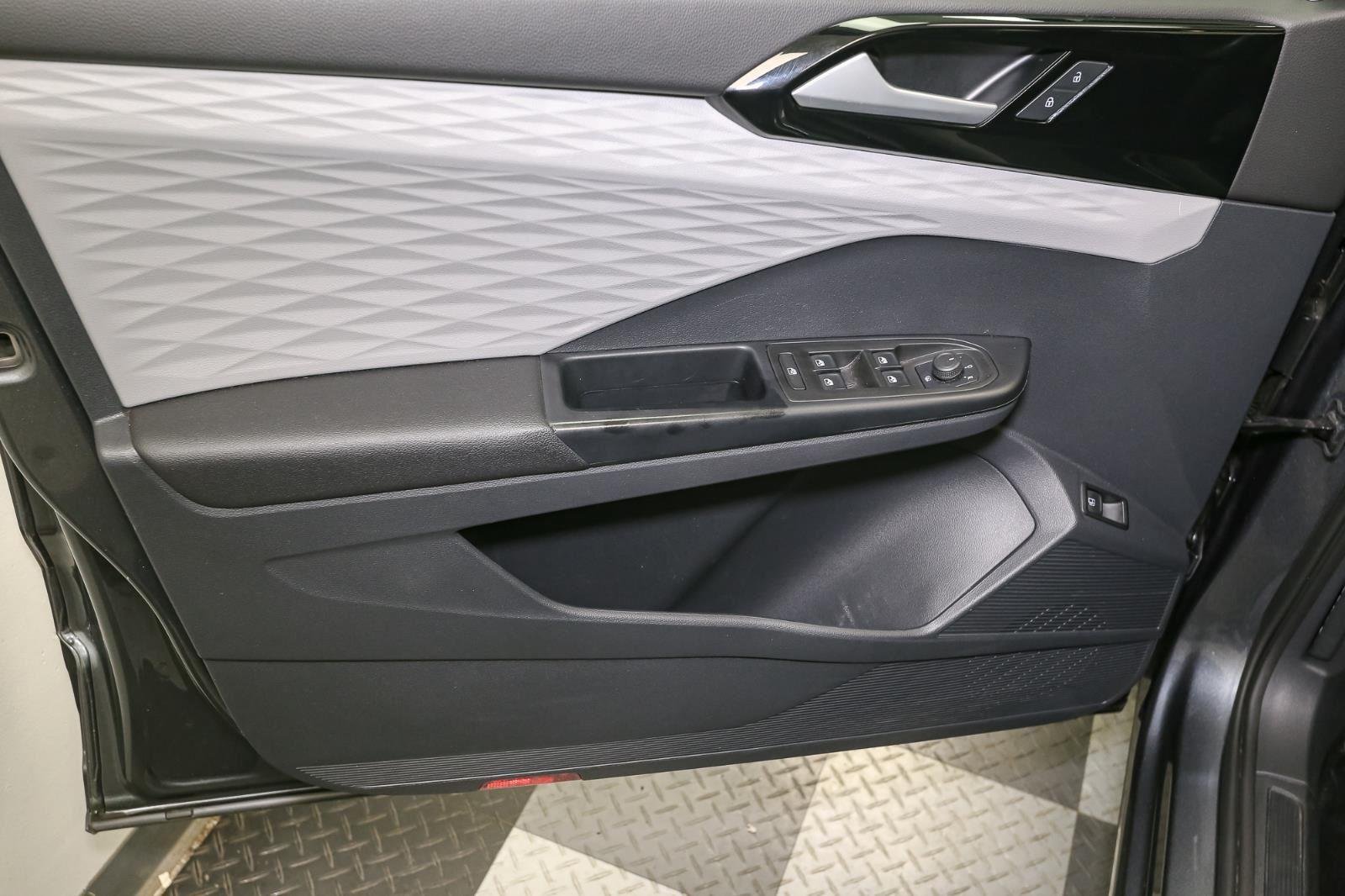 2023 Volkswagen Taos S photo 31