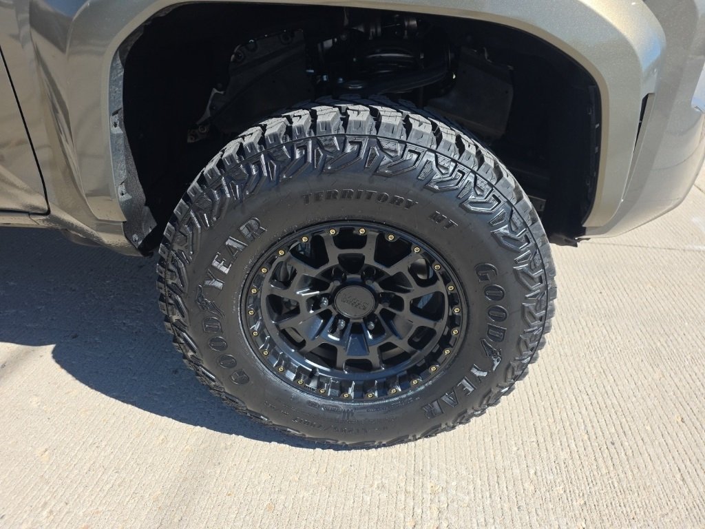 2024 Toyota Tacoma TRD Sport photo 2