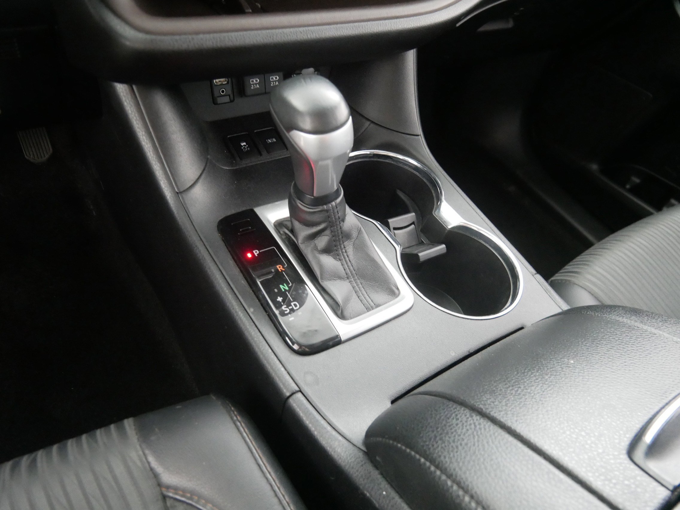 2019 Toyota Highlander LE photo 22