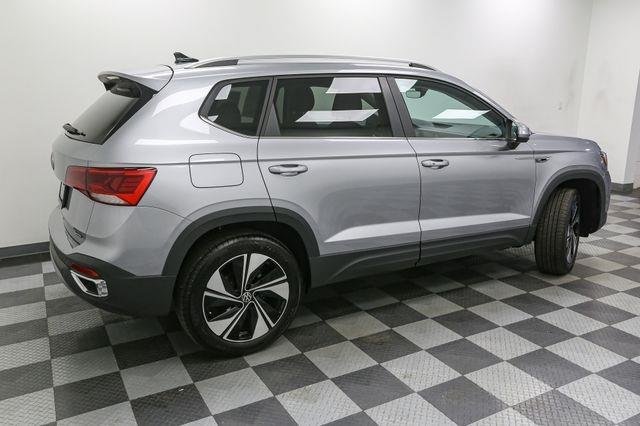 2024 Volkswagen Taos SE photo 9