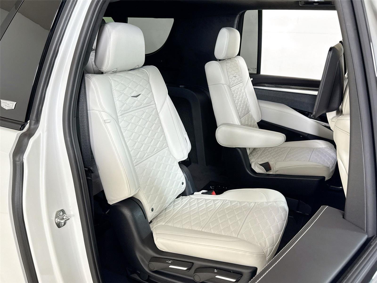 2025 Cadillac Escalade ESV V-Series photo 24