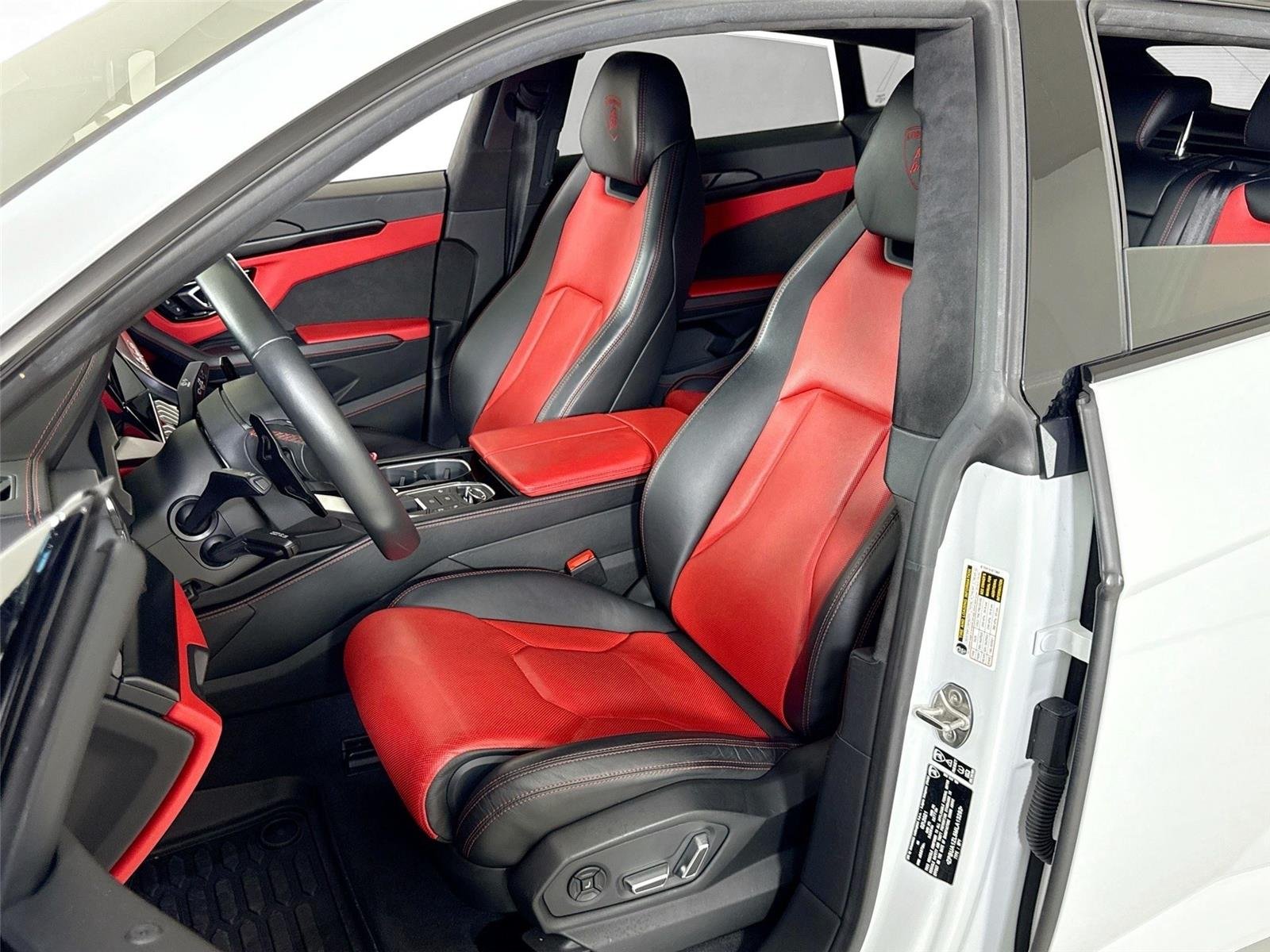 2021 Lamborghini Urus photo 10