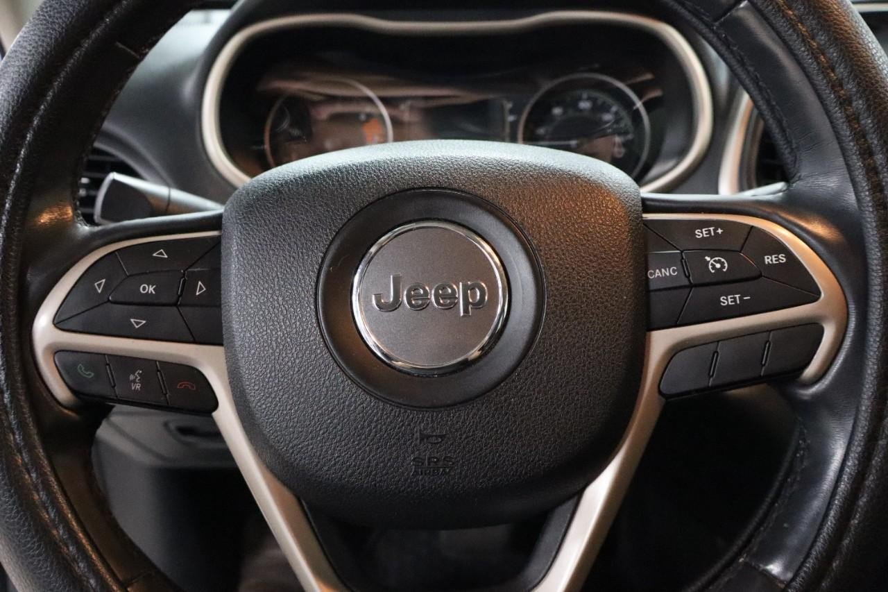 2017 Jeep Cherokee Sport photo 13