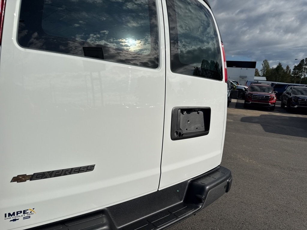 2025 Chevrolet Express 3500 Work Van photo 24
