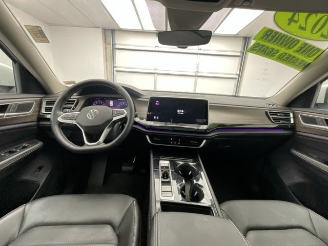 2024 Volkswagen Atlas SEL photo 4