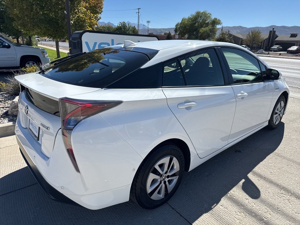 2018 Toyota Prius One Two photo 2