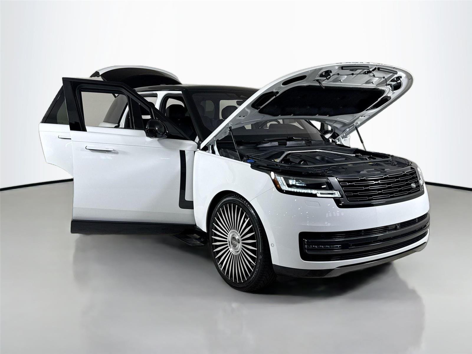 2023 Land Rover Range Rover SE photo 38
