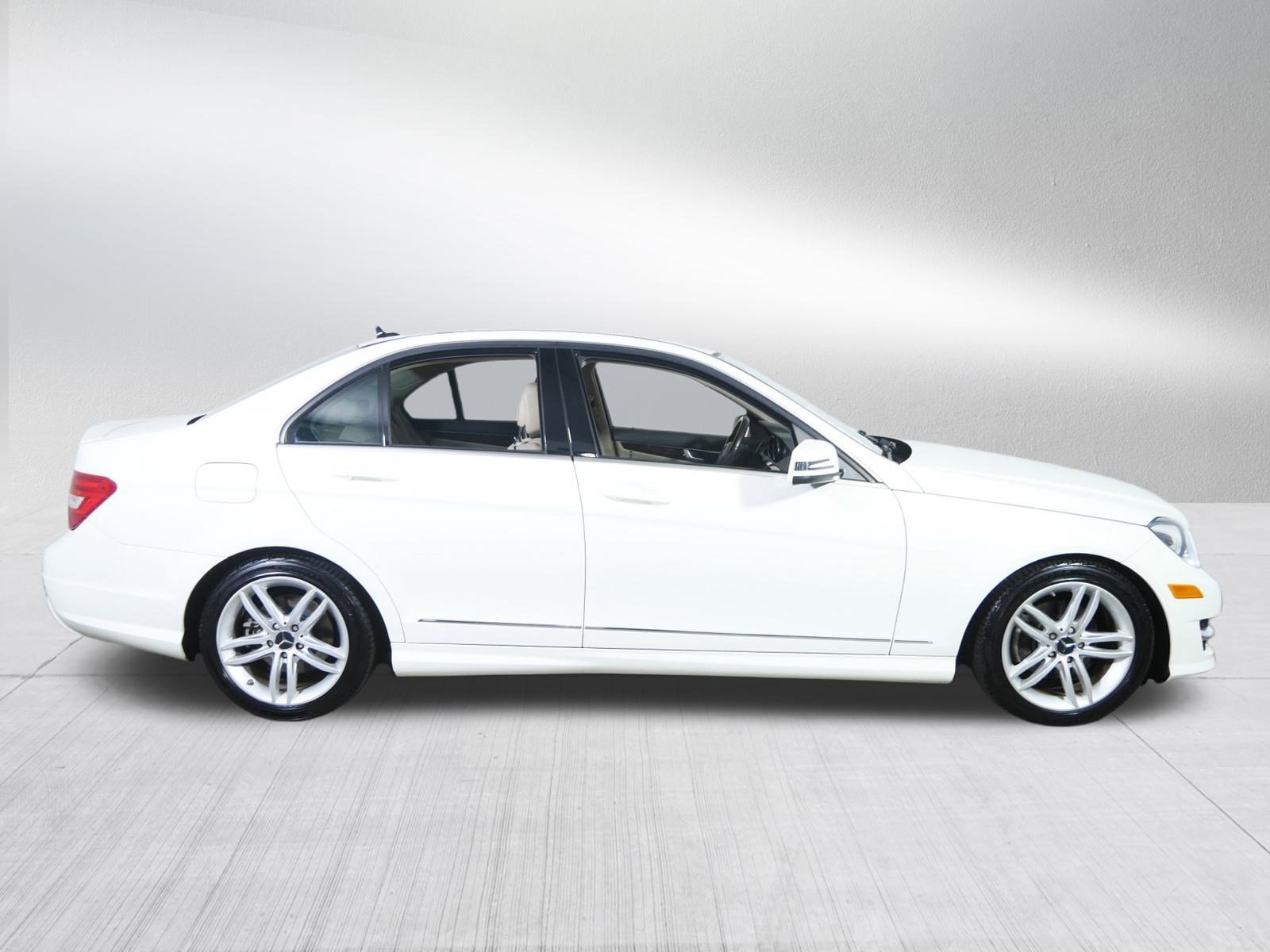 2012 Mercedes Benz C 300 Luxury photo 8