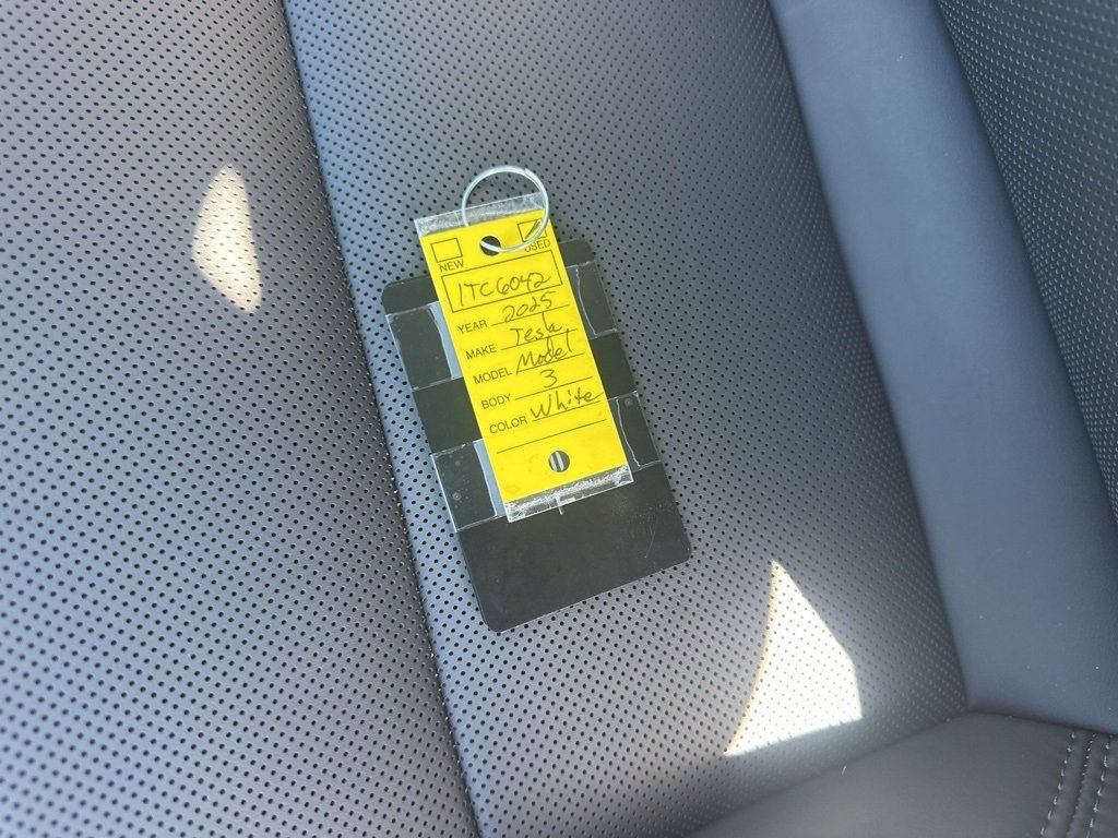 2025 Tesla Model 3 Long Range photo 33