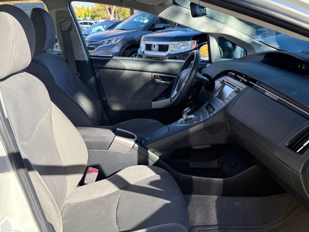 2012 Toyota Prius Five photo 18