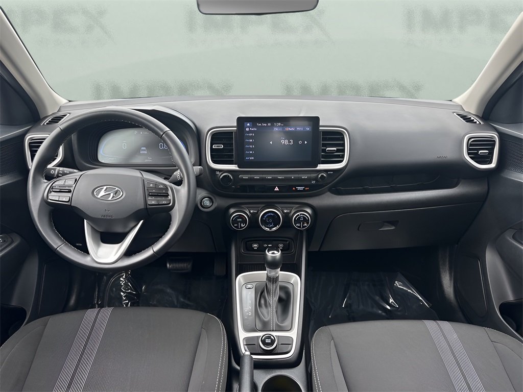 2024 Hyundai Venue SEL photo 12